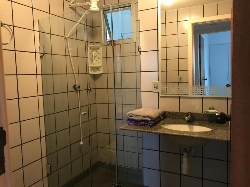Apartamento Pe Na Areia E Aguas Tranquilas No Centro De Гуарапари Экстерьер фото